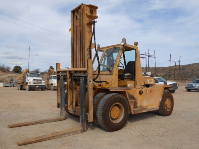 Cat V300B Pneumatic Tire Forklift